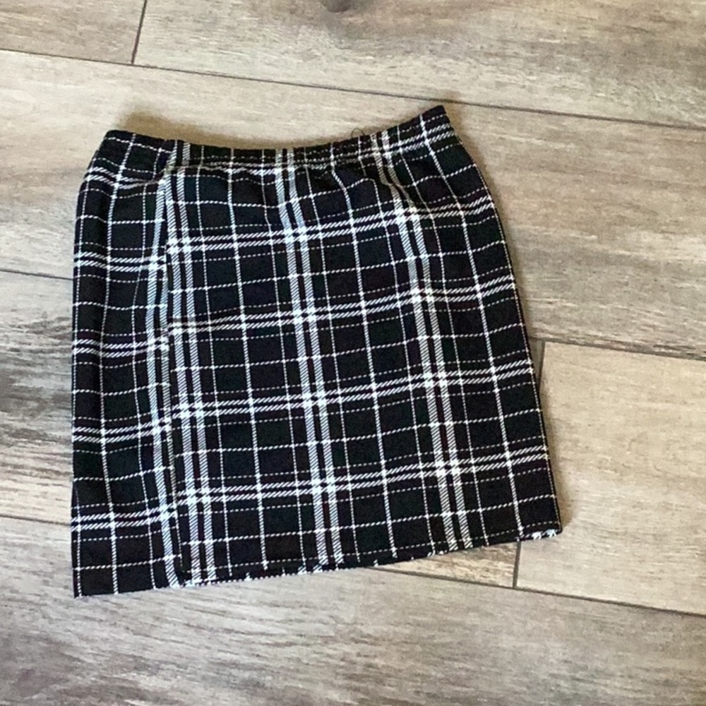 Black and white platted skirt